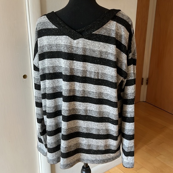 Tribal Scoop Neck V back Striped Black Gray Silver Soft Metallic Knit Sweater XL - Picture 2 of 8